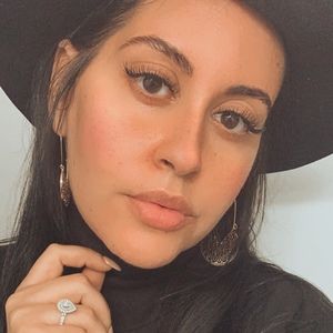 Meet your Posher, Sharihan